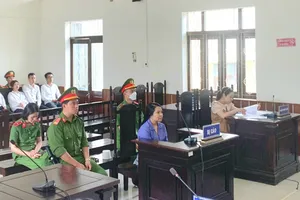 Nhân viên viễn thông đến cửa khẩu giao hàng thì bị bắt