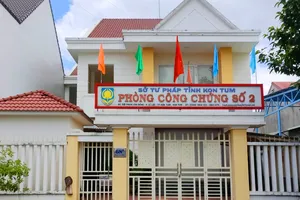 Miễn nhiệm, đình chỉ công tác 1 phó phòng công chứng 'nhận tiền cảm ơn'