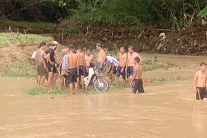Đi bắt ếch sau mưa, 2 cha con bị nước cuốn tử vong