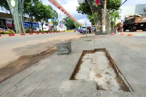 Yêu cầu kiểm tra vỉa hè đang thi công đã hỏng ở Pleiku