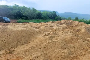 Bị phạt 325 triệu đồng vì khai thác cát trái phép trên sông Sê San