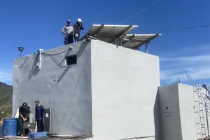 Cưỡng chế tháo dỡ nhà nuôi yến không phép ở đảo Hòn Rớ