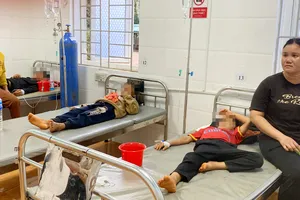 Tự bắt cóc làm thịt, 3 cháu nhỏ ngộ độc 