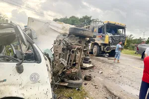 Gia Lai: Hai xe tải tông trực diện, 1 người tử vong tại chỗ
