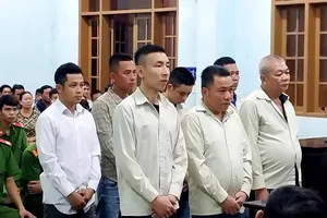 Đánh bạc qua mạng, một cựu hiệu phó trường tiểu học bị kết án