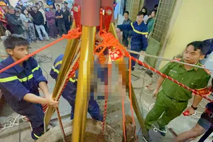 Người đàn ông nhảy xuống giếng tự tử