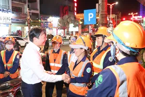 Chủ tịch UBND tỉnh Gia Lai chúc Tết công nhân vệ sinh môi trường