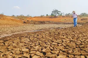 Tây Nguyên: Móc hồ, khoét rãnh tìm nước chống hạn hán