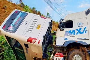 Vụ đoàn cán bộ quản lý thị trường TP.HCM bị nạn: Khởi tố vụ án 