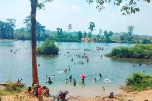 Bác thông tin chủ tịch huyện đi chơi với nhóm người bị đuối nước trên sông Pô Cô