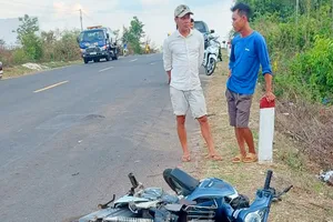 Xe máy tông nhau, 1 cán bộ địa chính và 1 thiếu niên tử vong