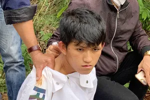 Kẻ dùng dao tấn công 2 công an bị khởi tố tội giết người 