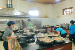 Vụ học sinh nghi bị ngộ độc thực phẩm ở Gia Lai: Nghi do bánh tráng trộn