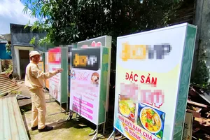 Quảng cáo cờ bạc núp bóng biển hiệu kinh doanh 