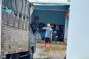 Thanh niên ngáo đá cầm hung khí cố thủ trong nhà hơn 22 giờ 