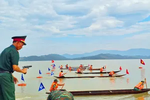 Đua thuyền độc mộc trên sông Pô Cô: 47 đài truyền hình tiếp sóng