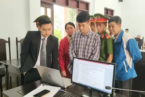 Bị hại cầm dao rựa uy hiếp, bị cáo lãnh 1 năm tù