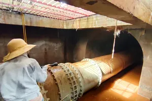 Chuyên gia vào bên trong thân đập 'bắt bệnh' hồ chứa Ia Ring bị thủng