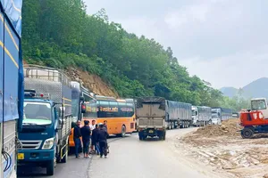 Đèo An Khê, Bình Định bị sình lầy, giao thông tiếp tục tê liệt