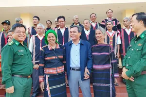 Già làng, người uy tín là điểm tựa thôn làng vùng biên