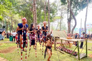 Rộn ràng sắc màu, tái hiện không gian văn hóa Tây Nguyên