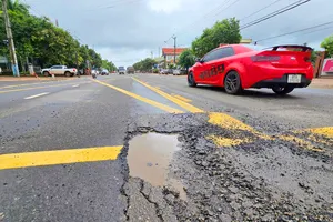 Quốc lộ 19 chằng chịt điểm vỡ nát chỉ sau vài trận mưa đầu mùa