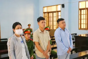 “Nổ” có thể bảo kê xe quá tải qua trạm CSGT để lừa đảo, 2 vợ chồng lãnh án