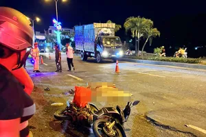 Giám định xe khách nghi liên quan vụ tai nạn làm 1 phụ nữ tử vong