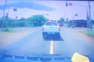 CSGT dẫn đường hơn 100 km đưa bé gái bị rắn lục cắn đi cấp cứu