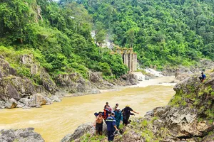 Bơi ra giữa sông Sê San câu cá, 1 nam thanh niên bị nước cuốn trôi