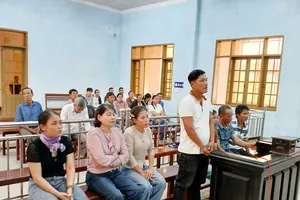 10 người bị phạt tù vì chặn xe chở cánh quạt điện gió để yêu cầu bồi thường