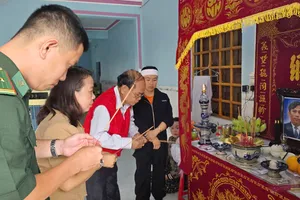 Gia Lai: Tàu cá mất tích, vẫn chờ đợi phép màu xảy ra