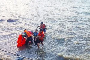 Cứu kịp 1 phụ nữ nhảy cầu Thị Nại vì buồn chuyện gia đình 