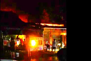 Cháy cửa hàng tạp hóa lúc nửa đêm, 2 người phụ nữ thương vong