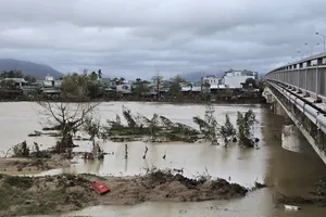 Gia Lai: Nước lũ rút dần, tiếp tế lương thực không để người dân thiếu đói