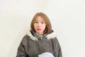 Đang chờ tòa xét xử, nữ chủ quán cắt tóc tiếp tục cho tiếp viên 'vui vẻ' với khách