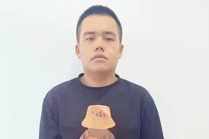 Thanh niên theo dõi người phụ nữ ở nhà một mình, trộm cắp 1 tỉ đồng