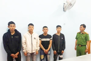 Tạm giữ nhóm thanh thiếu niên chở thiếu nữ đến chòi vắng hiếp dâm