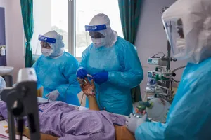 Bệnh nhân COVID-19 điều trị tại Bệnh viện Serdang thuộc TP Seri Kembangan, bang Selangor, Malaysia ngày 22-7. Ảnh: MALAY MAIL 