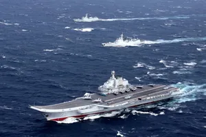 Nhóm tác chiến tàu sân bay Liêu Ninh của Trung Quốc tập trận trên Biển Đông hồi tháng 5-2020. Ảnh: REUTERS