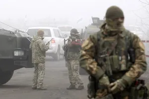 Binh sĩ Ukraine tuần tra trong khu vực Donetsk thuộc vùng Donbass hồi tháng 9-2019. Ảnh: EPA