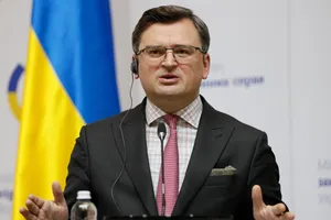 Ngoại trưởng Ukraine Dmytro Kuleba trong cuộc họp báo sau hội đàm ngày 15-2. Ảnh: EPA