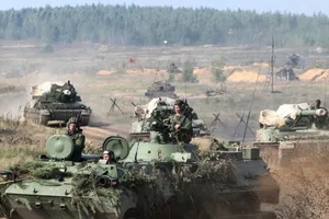 Binh sĩ Nga tập trận với lực lượng Belarus hồi tháng 9-2017. Ảnh: AFP