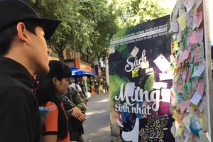 Hàng trăm lời tỏ tình ở đường sách ngày Valentine