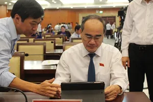 Đại biểu HĐND TP.HCM hào hứng với 'kỳ họp không giấy'