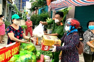 TP.HCM: Những người 'ăn cơm nhà, vác tù và hàng tổng' giữa cơn đại dịch