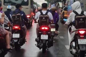 Cảnh sát giao thông TP Biên Hoà ra quân kiểm tra học sinh đi xe máy 