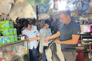 Phát hiện nhiều cửa hàng bán phụ tùng xe máy giả nhãn hiệu Honda, Yamaha