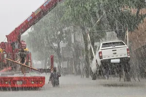 Chùm ảnh: TP Huế chìm trong biển nước