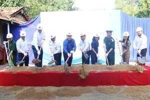 Trưởng Ban Tuyên giáo Trung ương tặng nhà tình nghĩa tại Tây Ninh